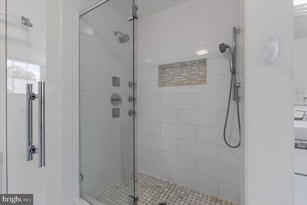 47695 Whirlpool Sq