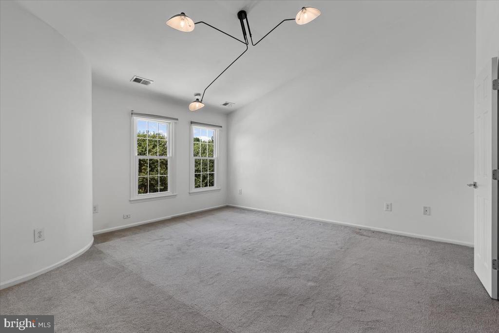 47695 Whirlpool Sq