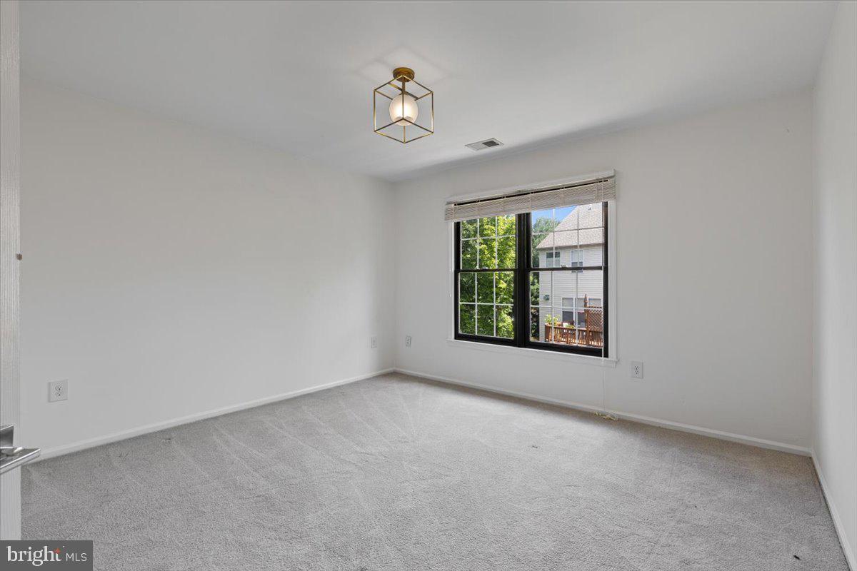 47695 Whirlpool Sq