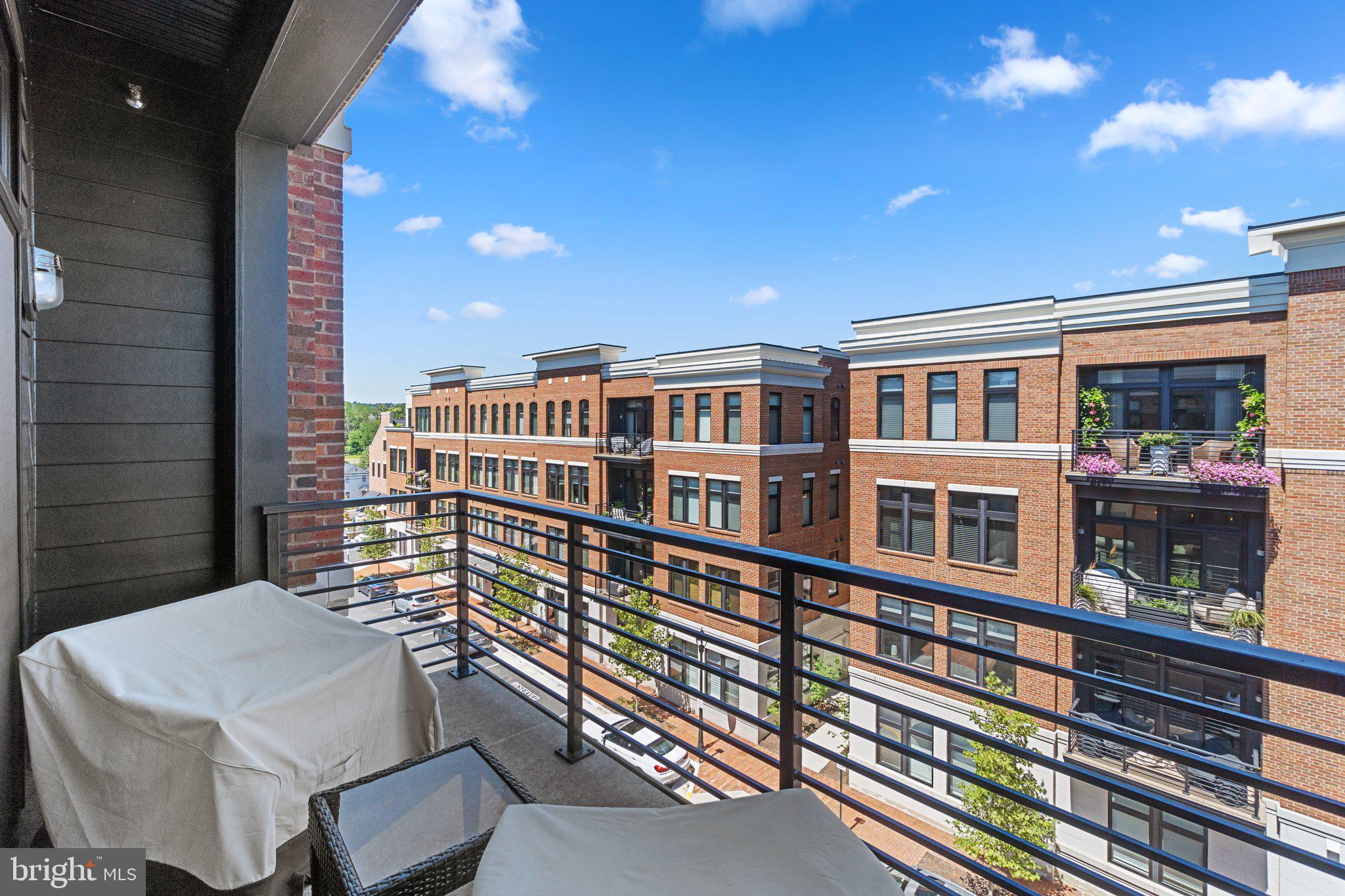 5 STATIONMASTER ST SE #400