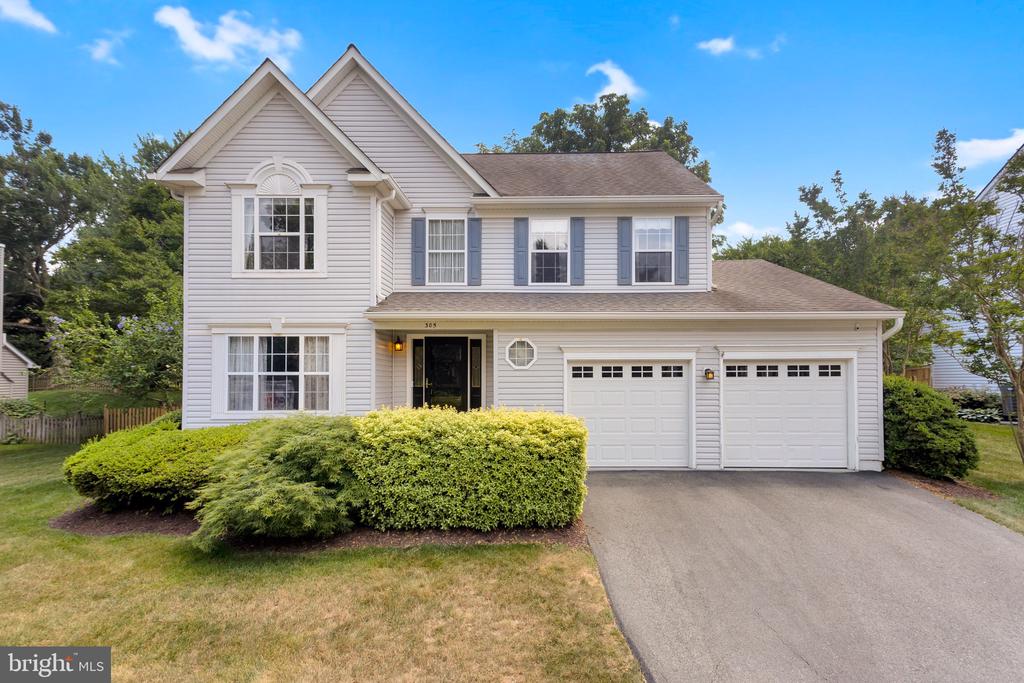 305 Oakcrest Manor Dr NE