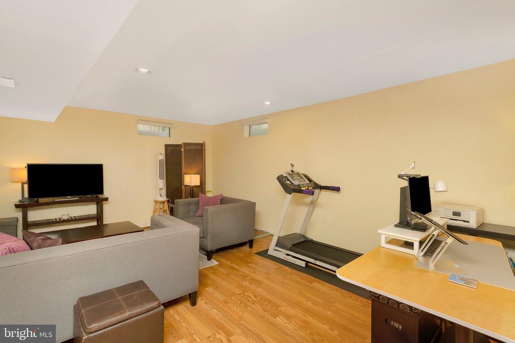 305 Oakcrest Manor Dr NE