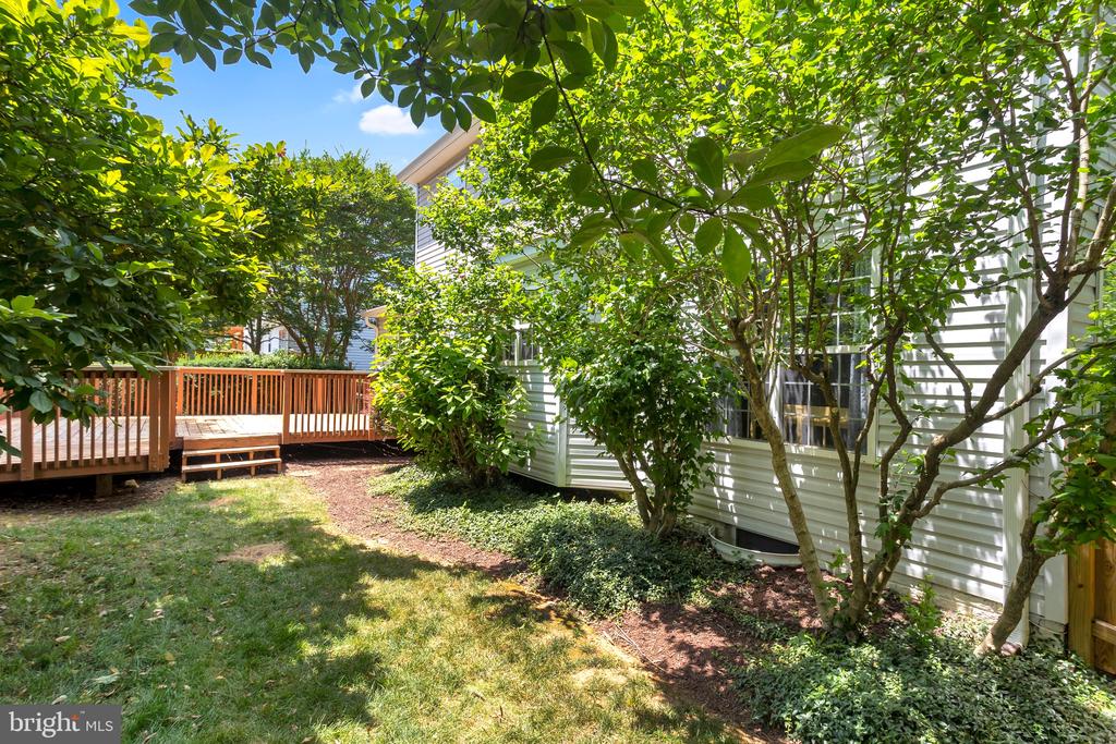 305 Oakcrest Manor Dr NE