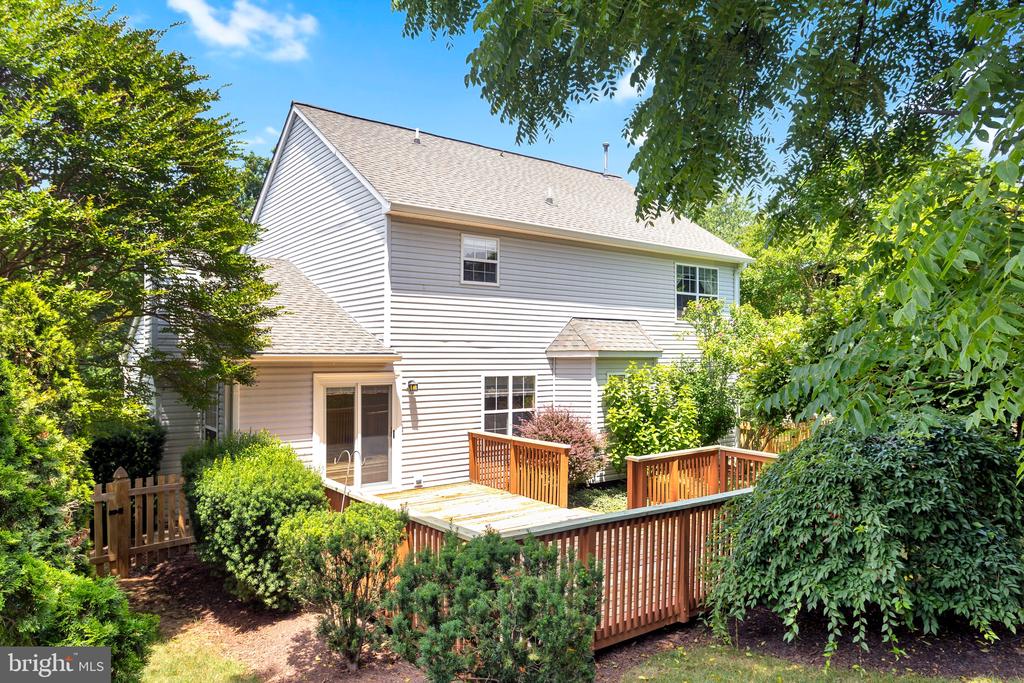 305 Oakcrest Manor Dr NE