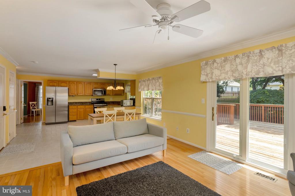 305 Oakcrest Manor Dr NE