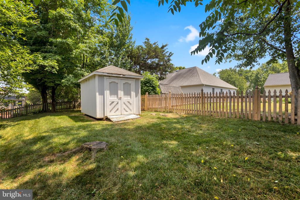 305 Oakcrest Manor Dr NE