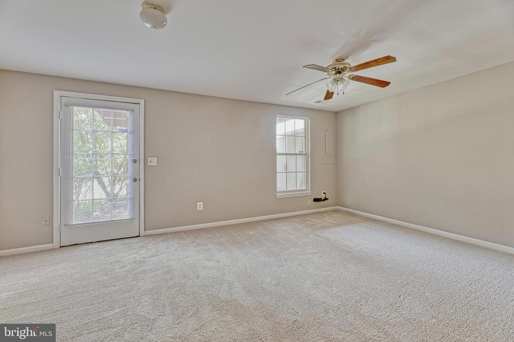 43960 Minthill Ter