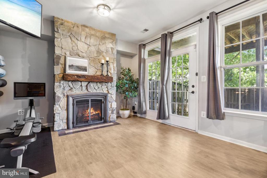 43121 SHADOW TERRACE