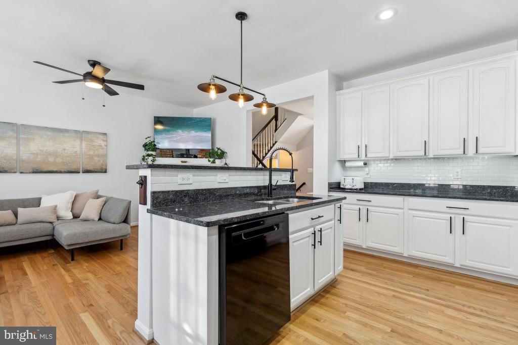 43121 SHADOW TERRACE