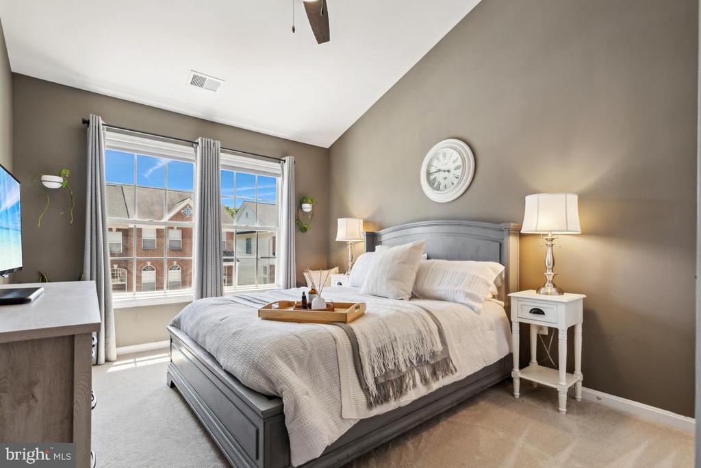 43121 SHADOW TERRACE