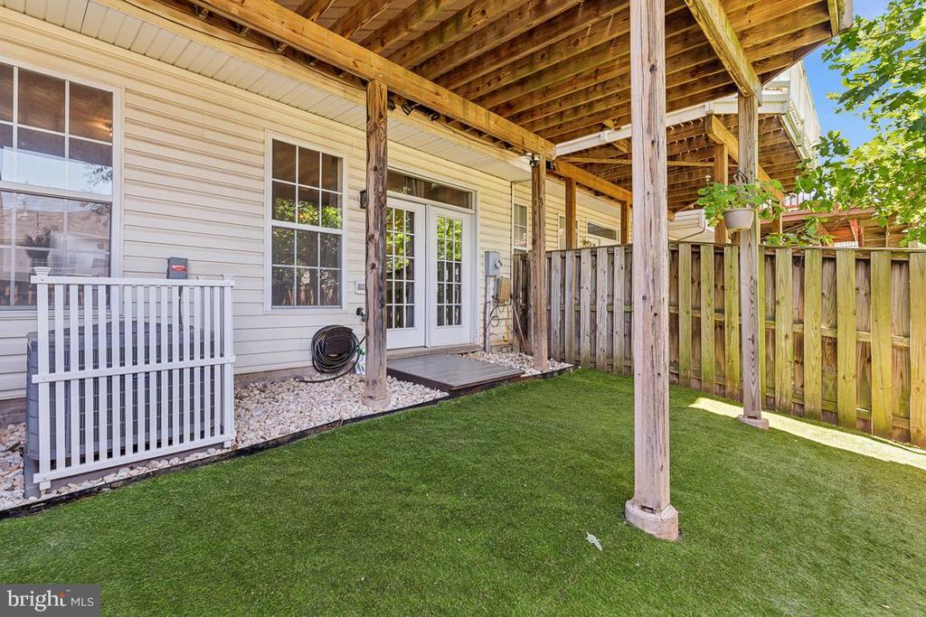 43121 SHADOW TERRACE