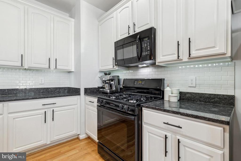 43121 SHADOW TERRACE