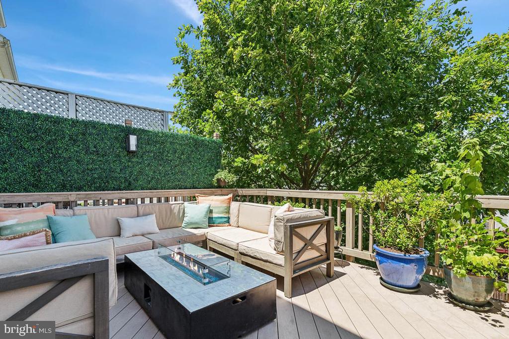 43121 SHADOW TERRACE