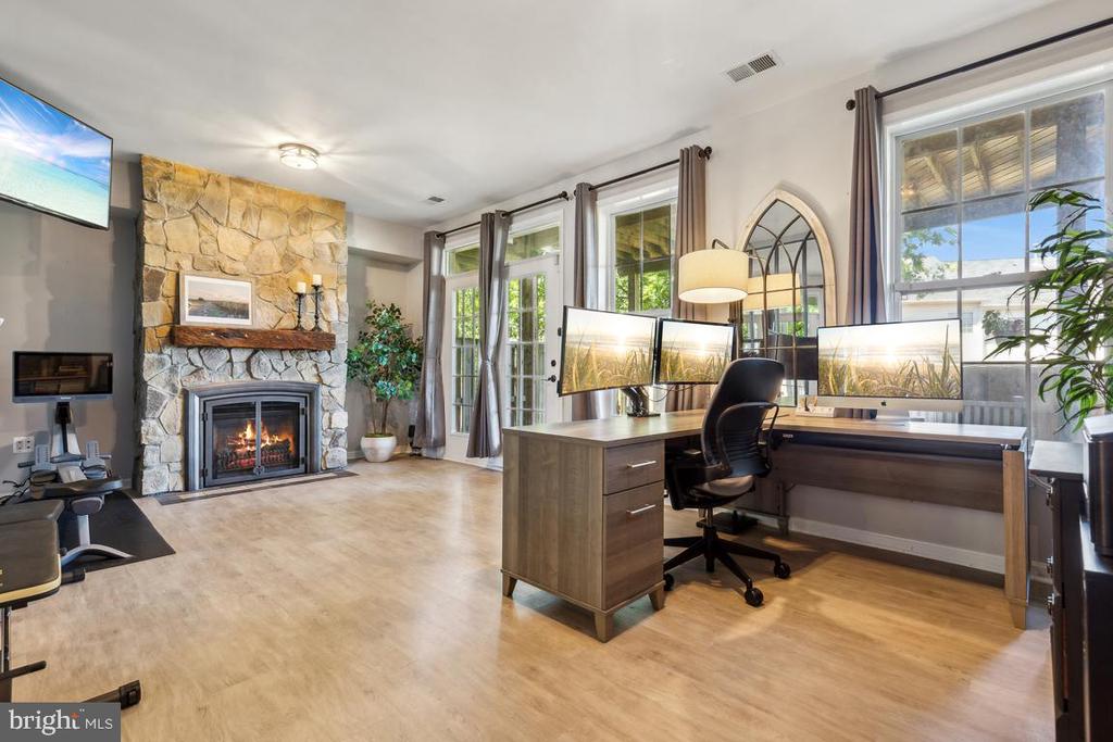 43121 SHADOW TERRACE