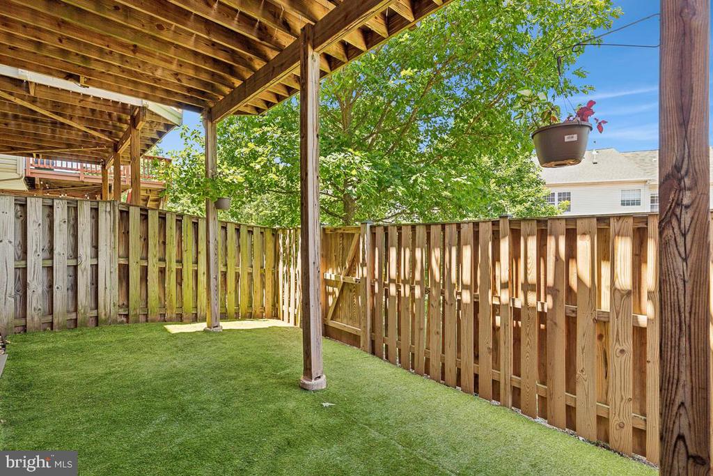 43121 SHADOW TERRACE