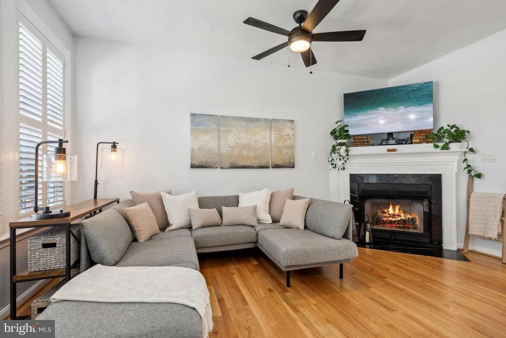 43121 SHADOW TERRACE