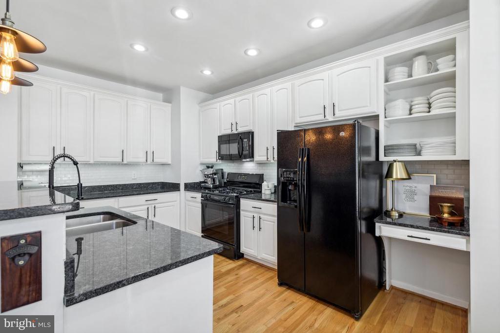 43121 SHADOW TERRACE