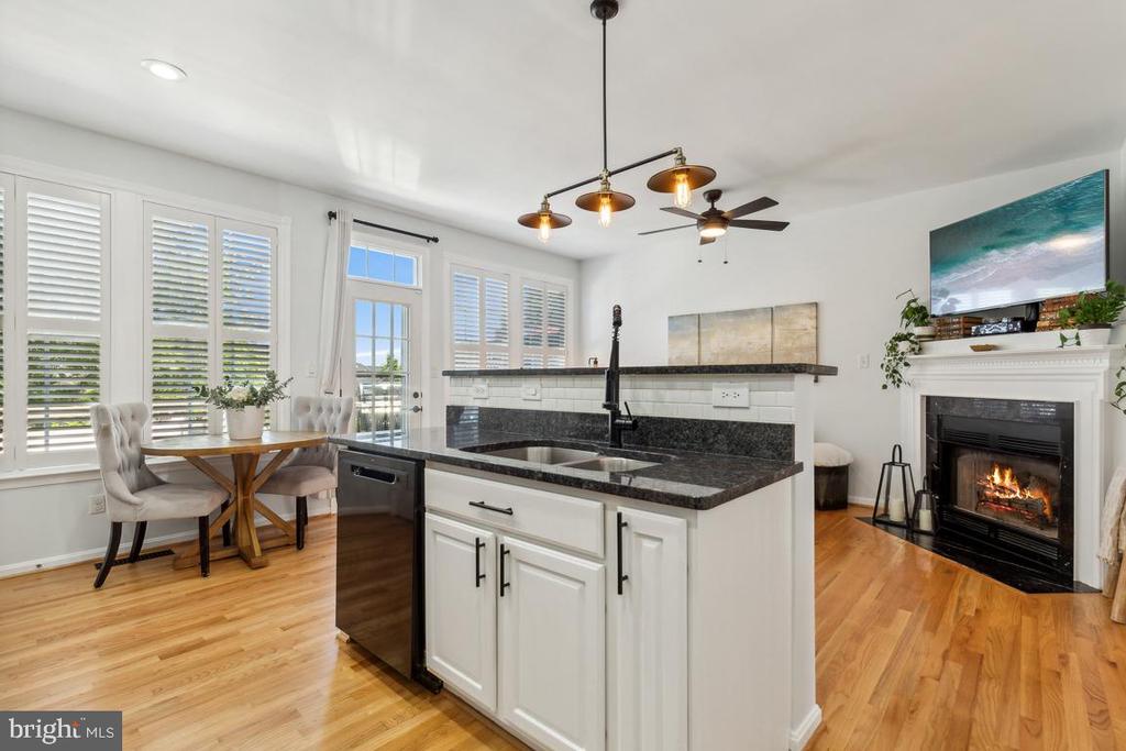 43121 SHADOW TERRACE