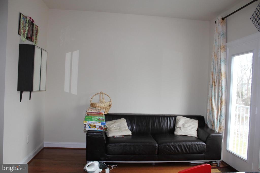 22217 FALLING TERRACE