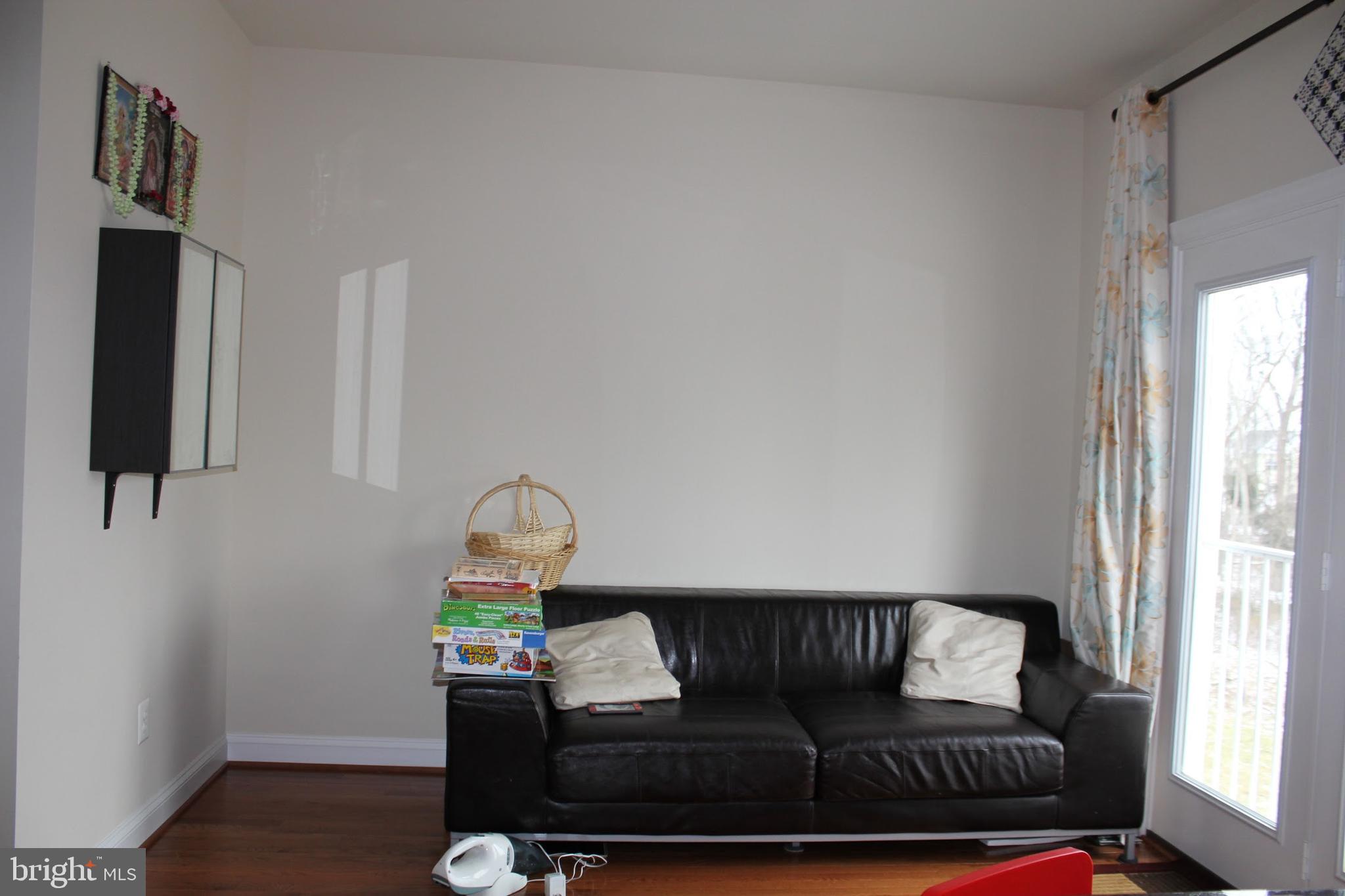 22217 FALLING TERRACE
