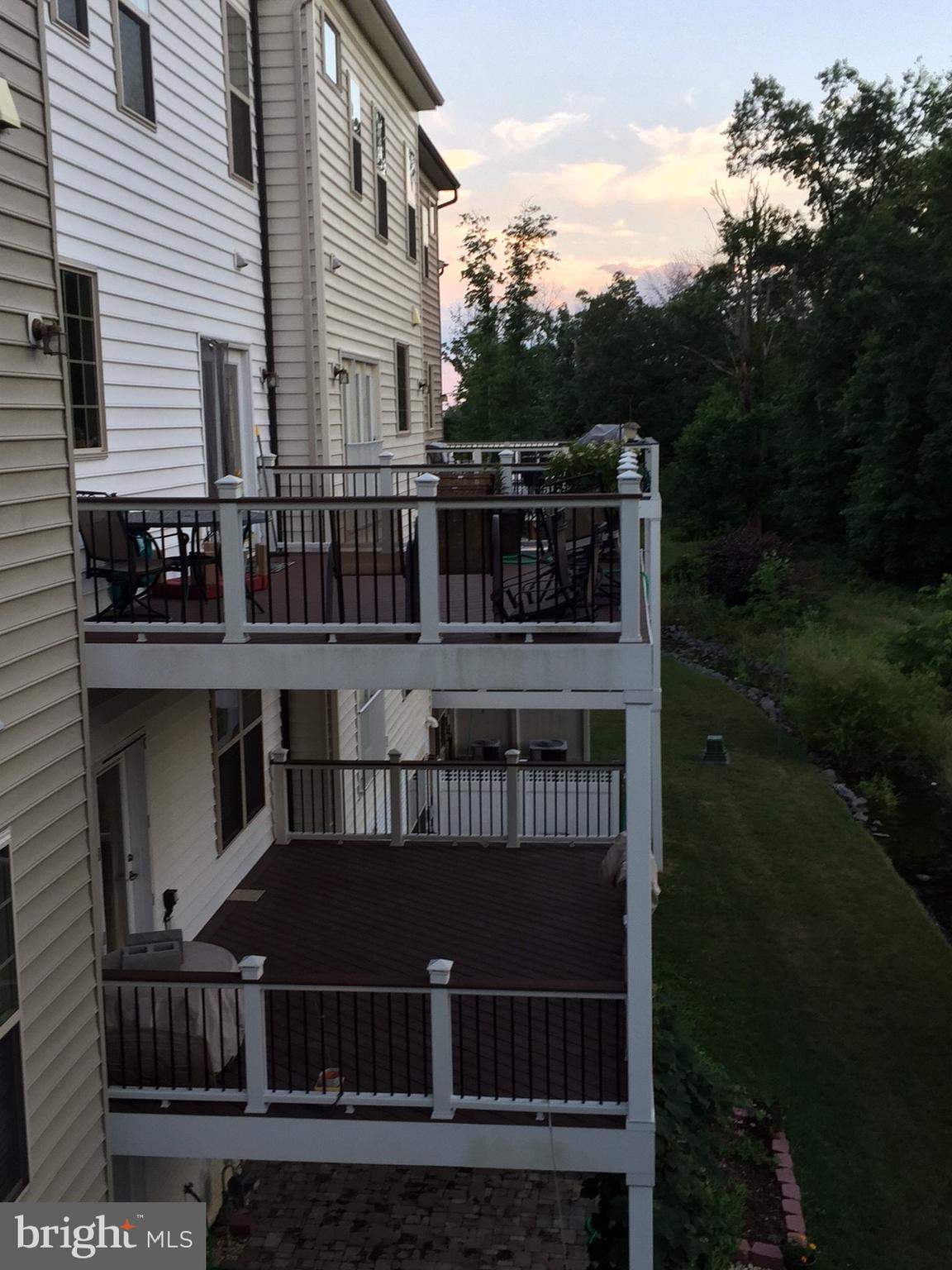 22217 FALLING TERRACE