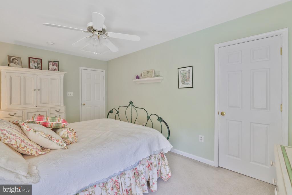 434 E LOUDOUN VALLEY DRIVE