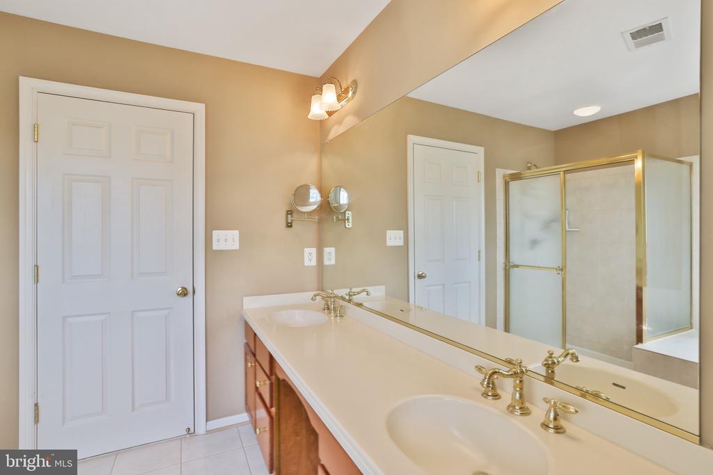 434 E LOUDOUN VALLEY DRIVE