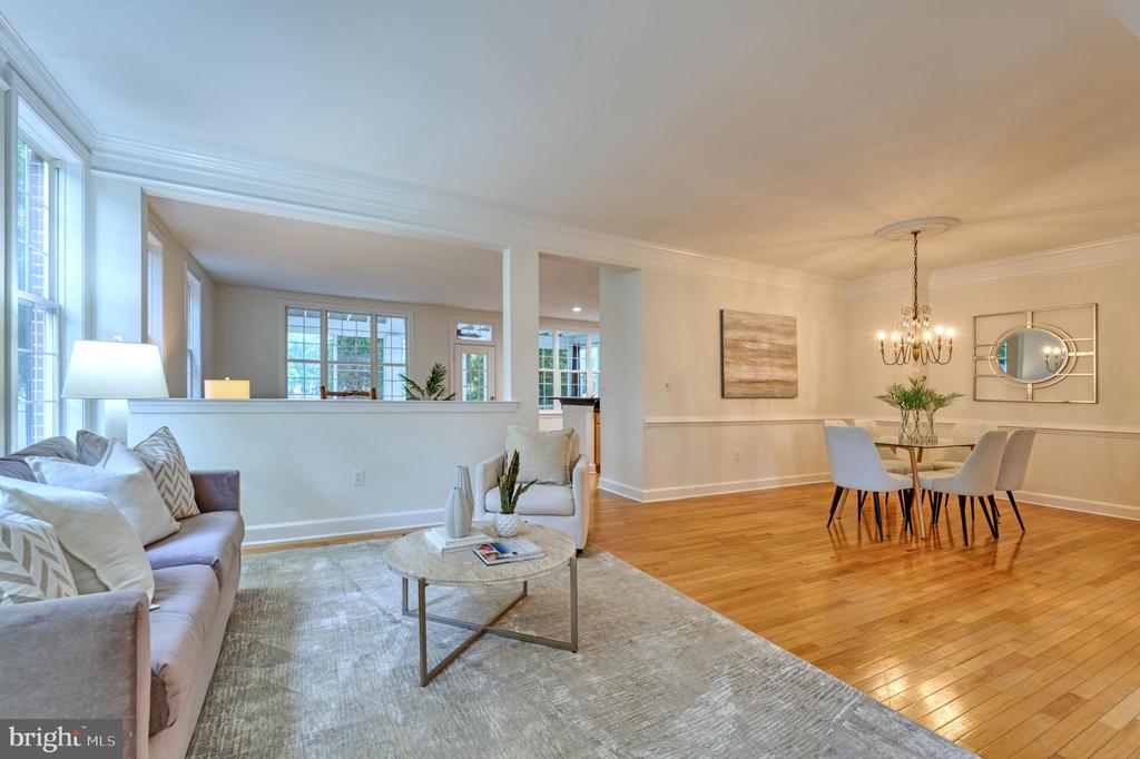 18424 Lanier Island Sq