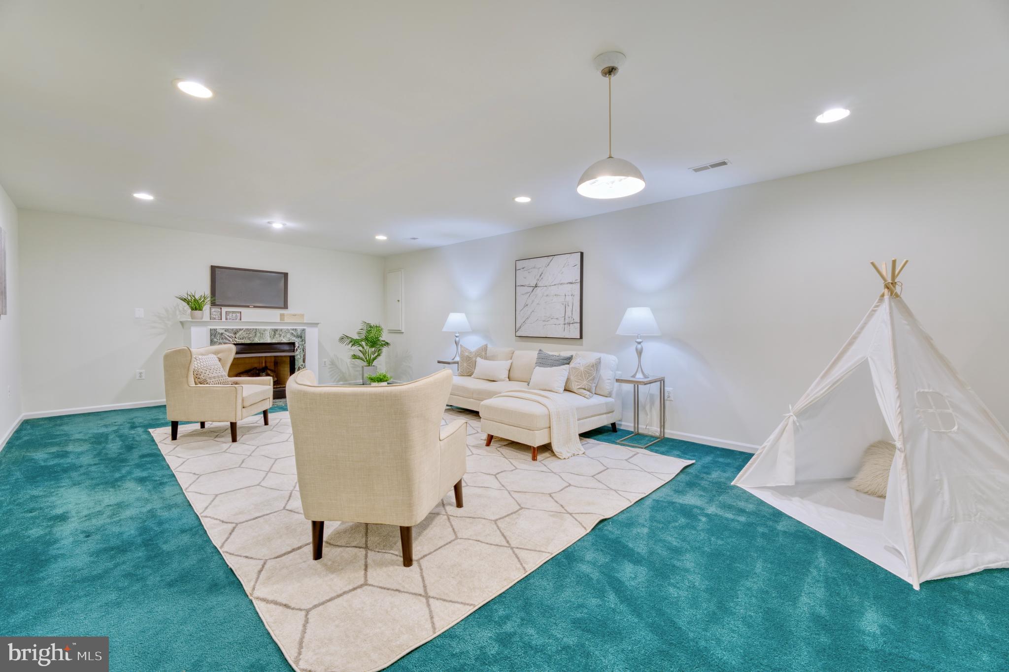 18424 Lanier Island Sq