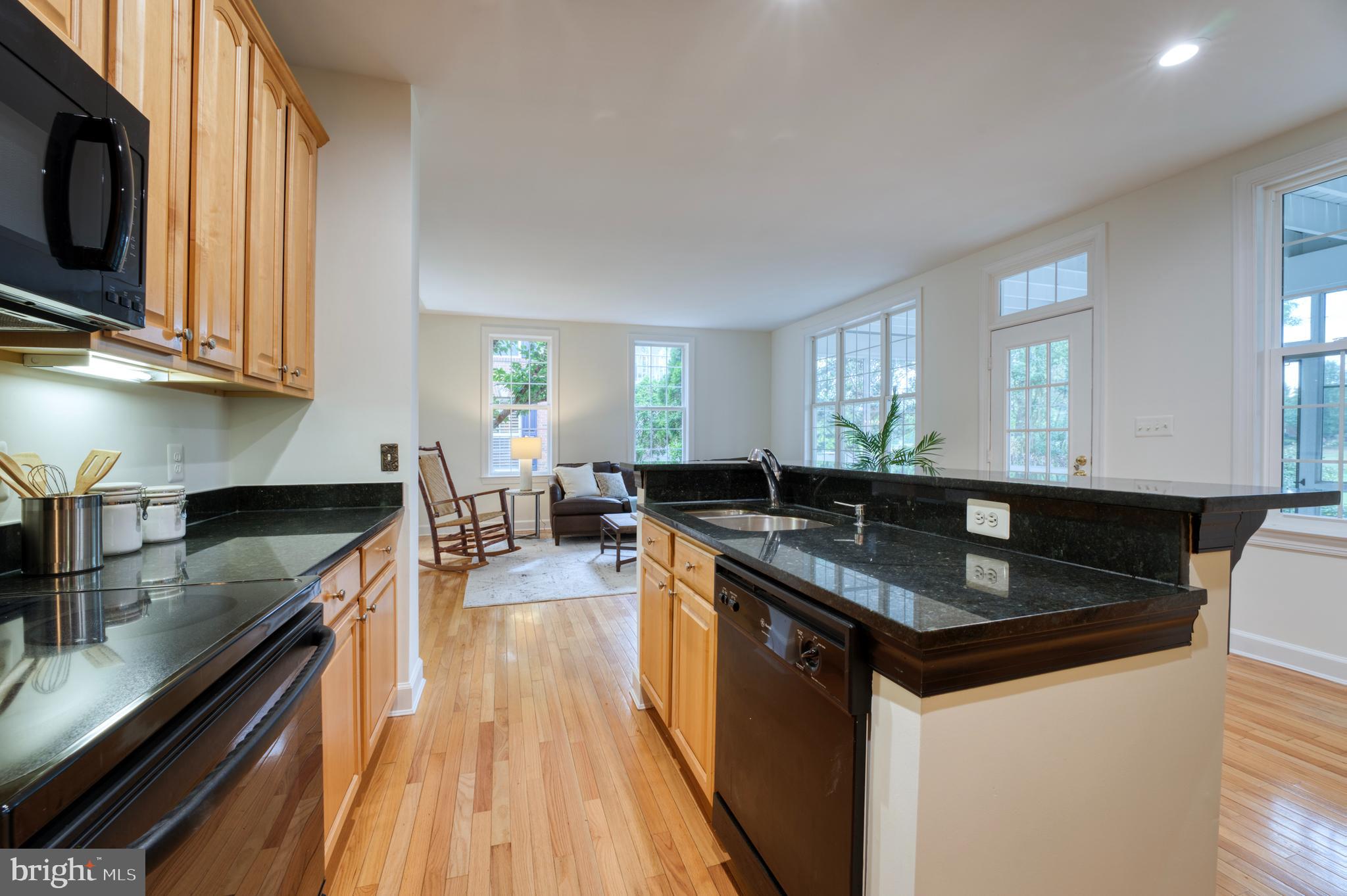 18424 Lanier Island Sq