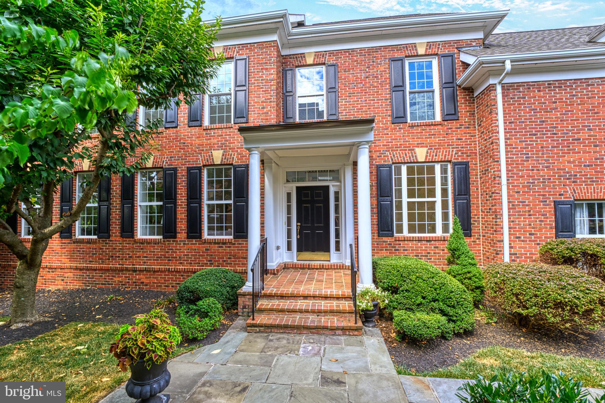 18424 Lanier Island Sq