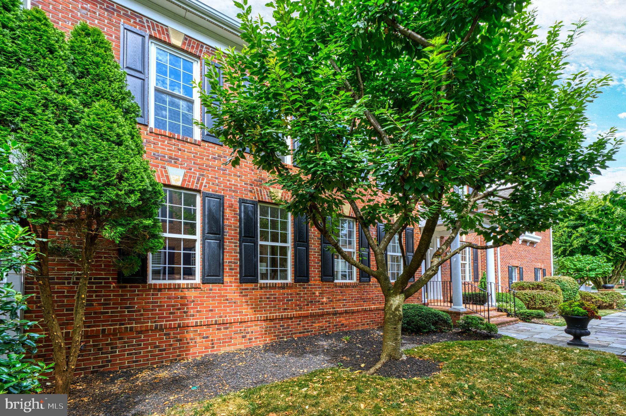 18424 Lanier Island Sq