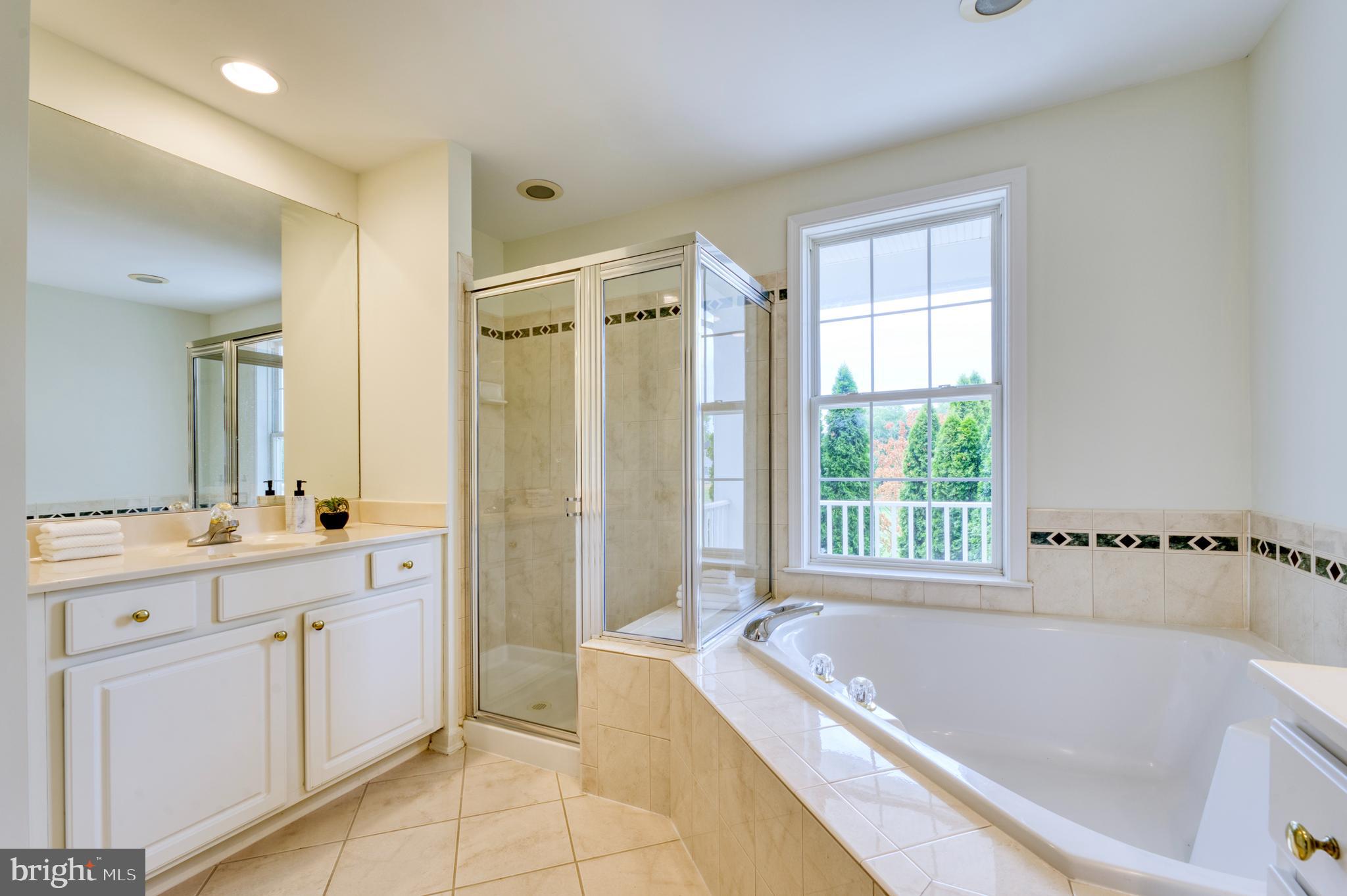 18424 Lanier Island Sq