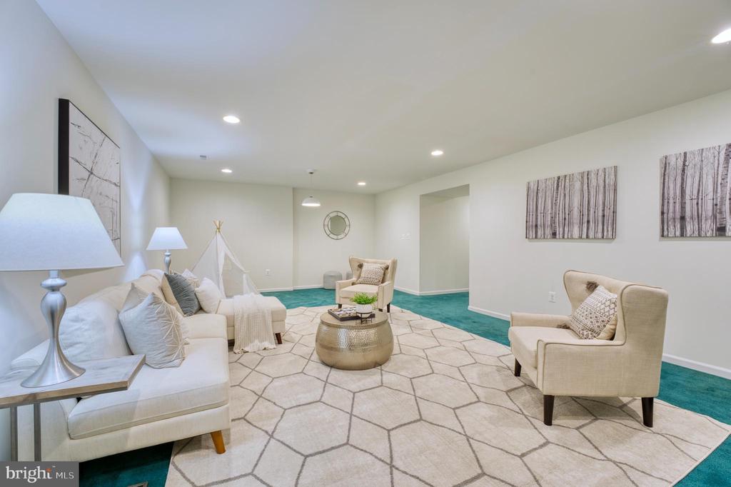 18424 Lanier Island Sq