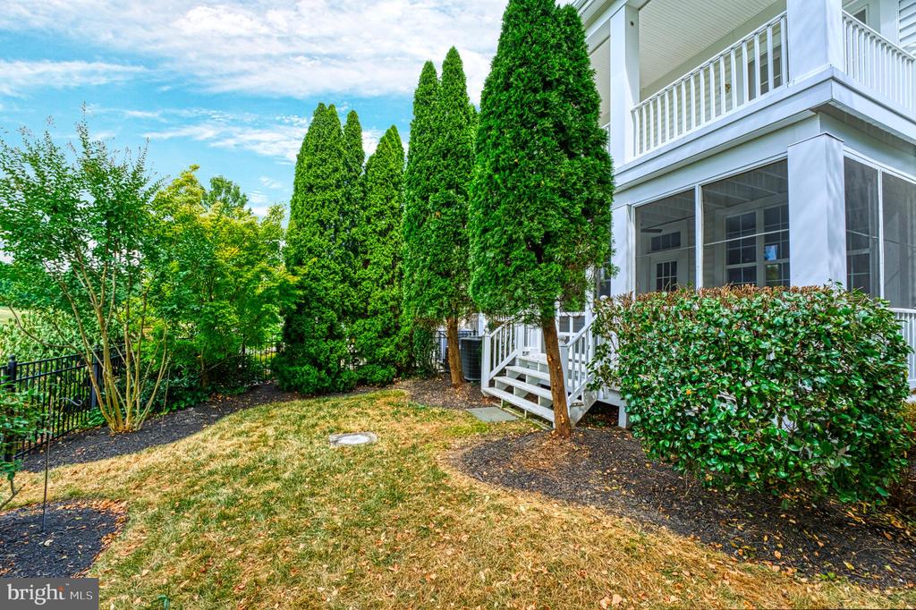 18424 Lanier Island Sq
