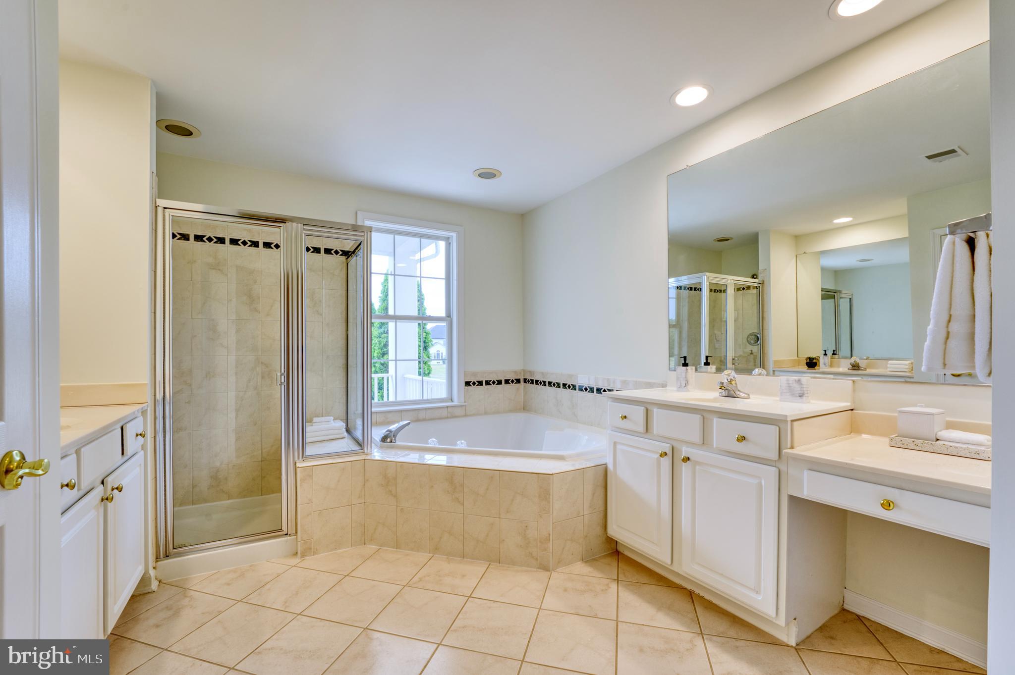 18424 Lanier Island Sq