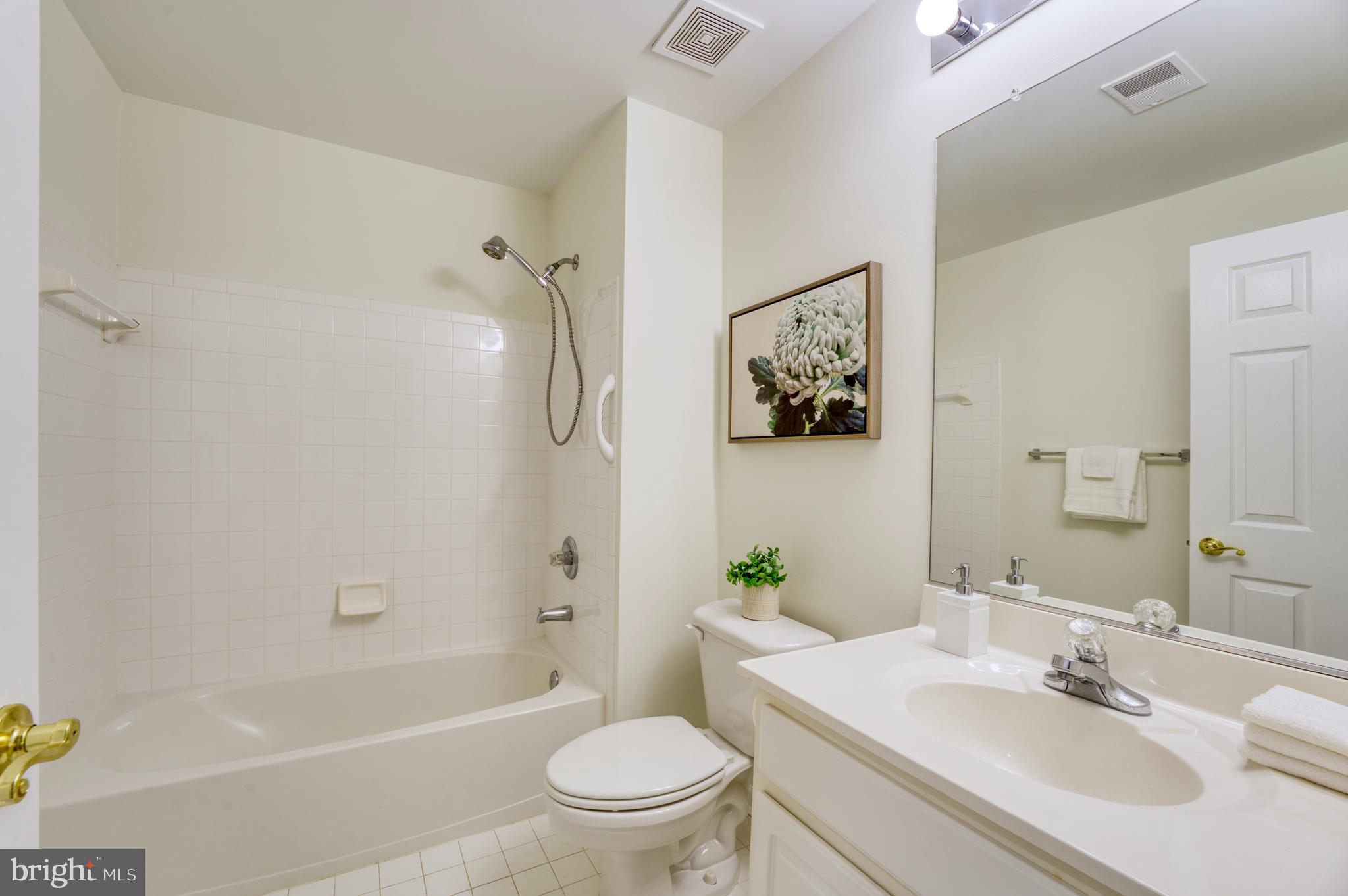 18424 Lanier Island Sq