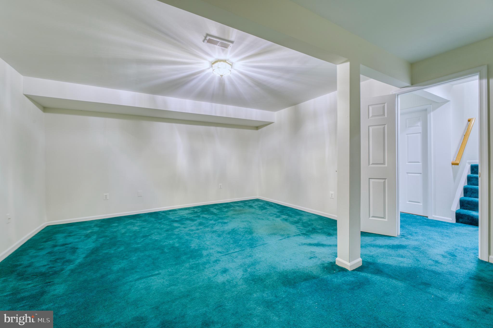 18424 Lanier Island Sq