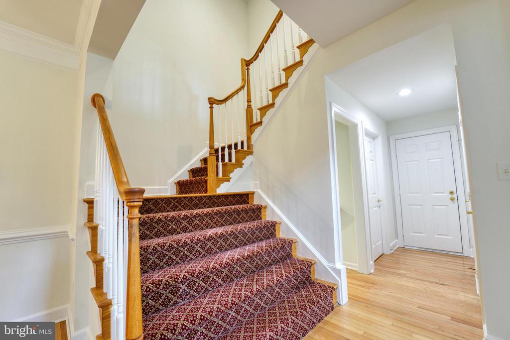 18424 Lanier Island Sq
