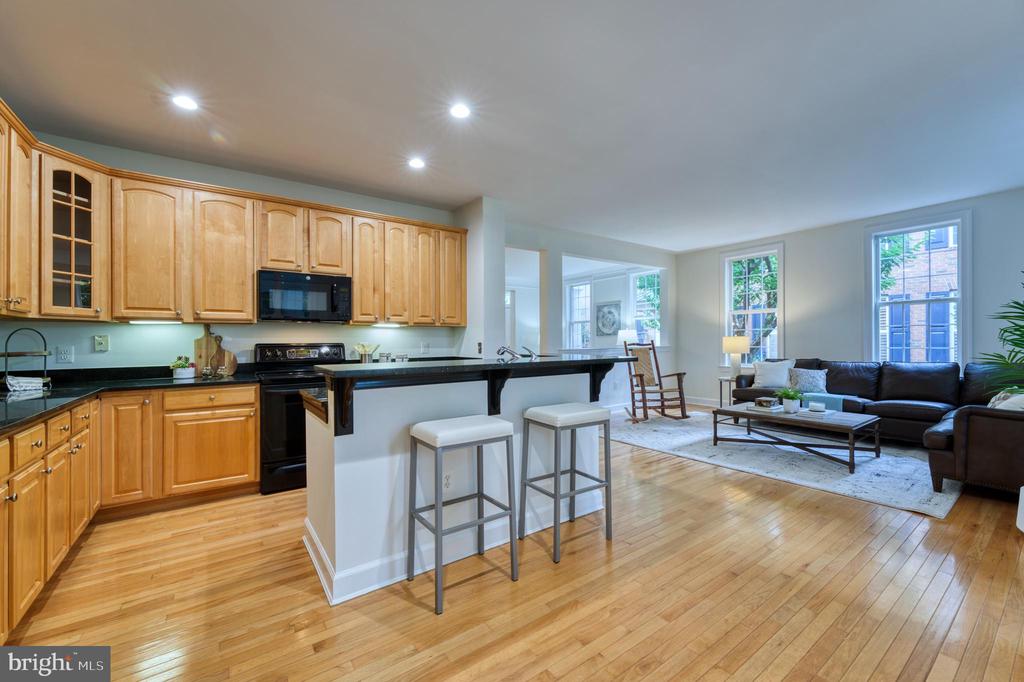 18424 Lanier Island Sq