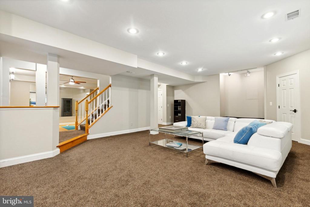 16820 TWIN MAPLE LANE