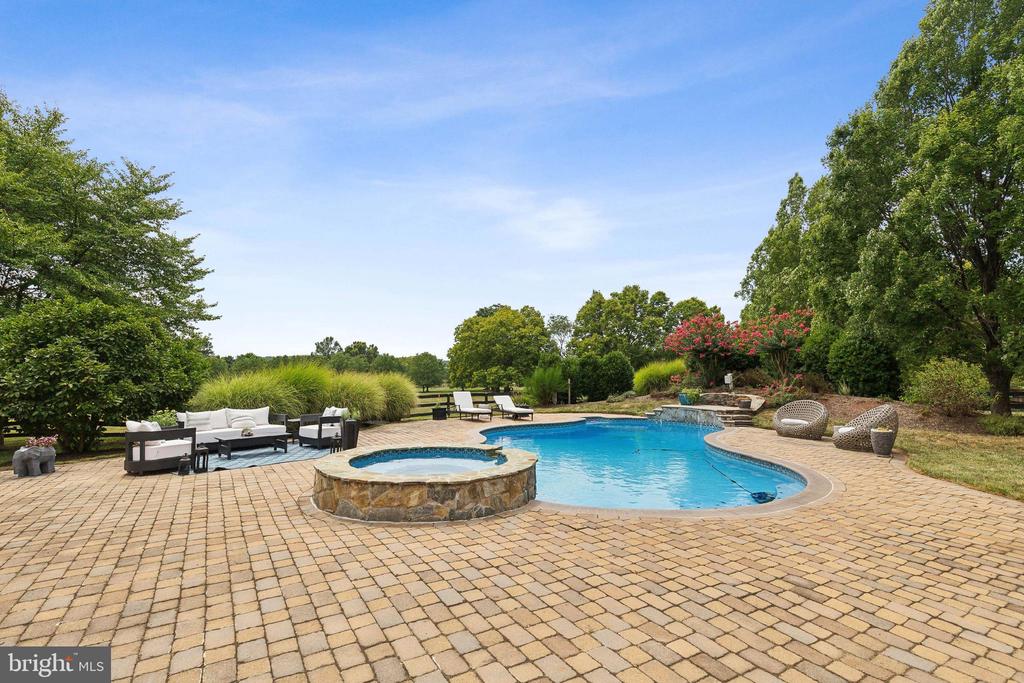 16820 TWIN MAPLE LANE