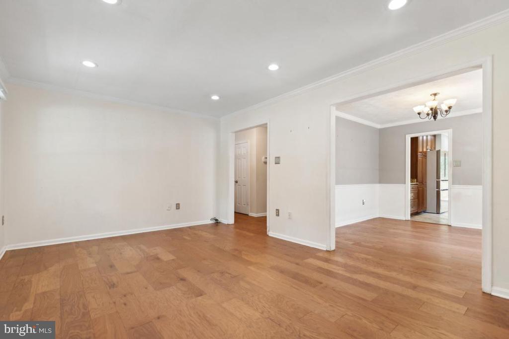 210 MARKWOOD DRIVE