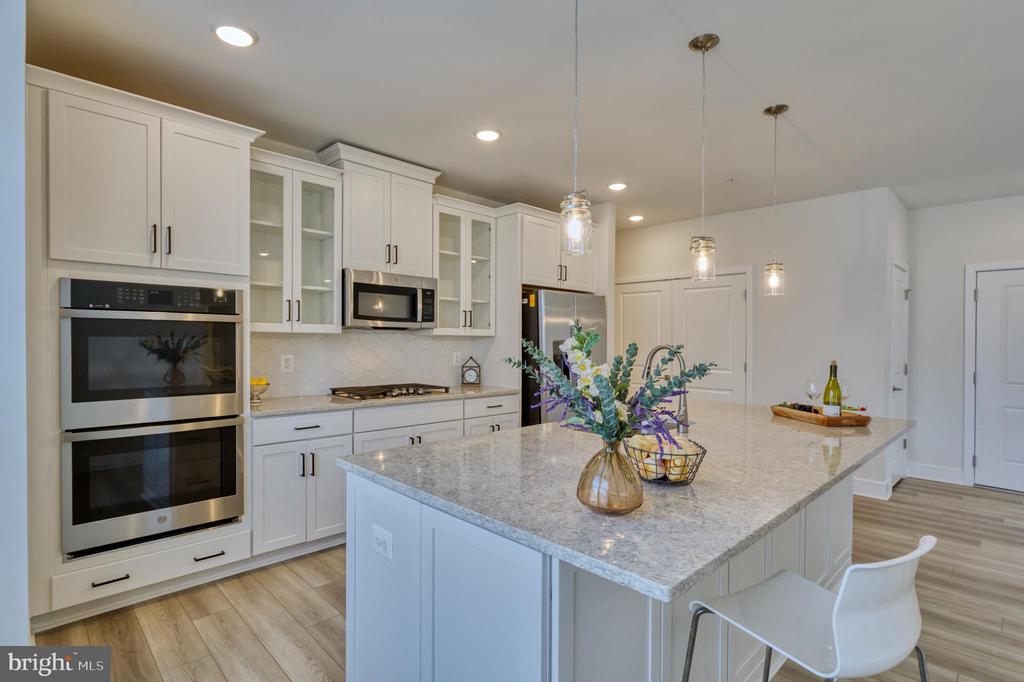 23639 Golden Embers Sq #202
