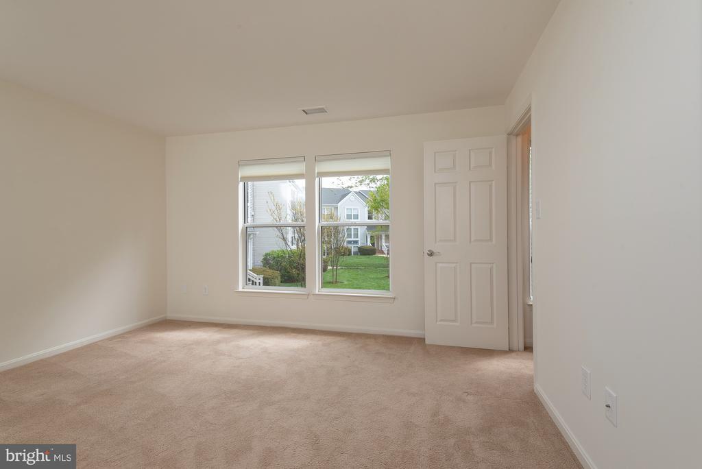 20575 SNOWSHOE SQ #202