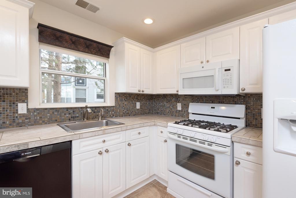 20575 SNOWSHOE SQ #202