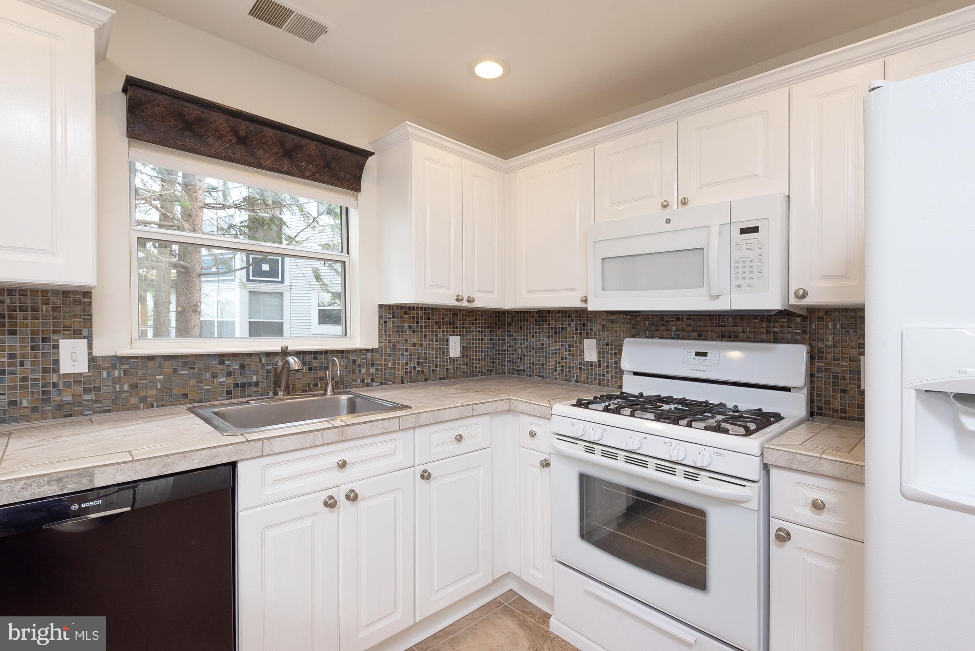 20575 SNOWSHOE SQ #202