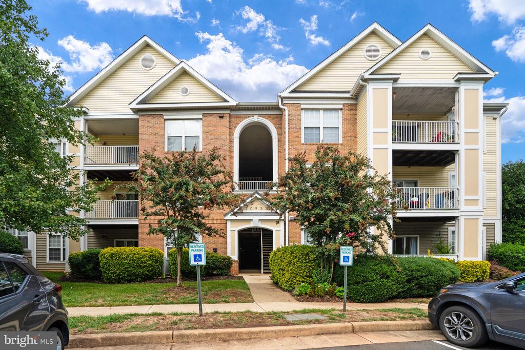 20931 Cedarpost Sq #103
