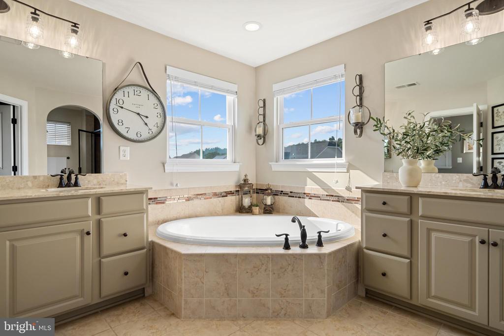 42534 Harvest Horn Way