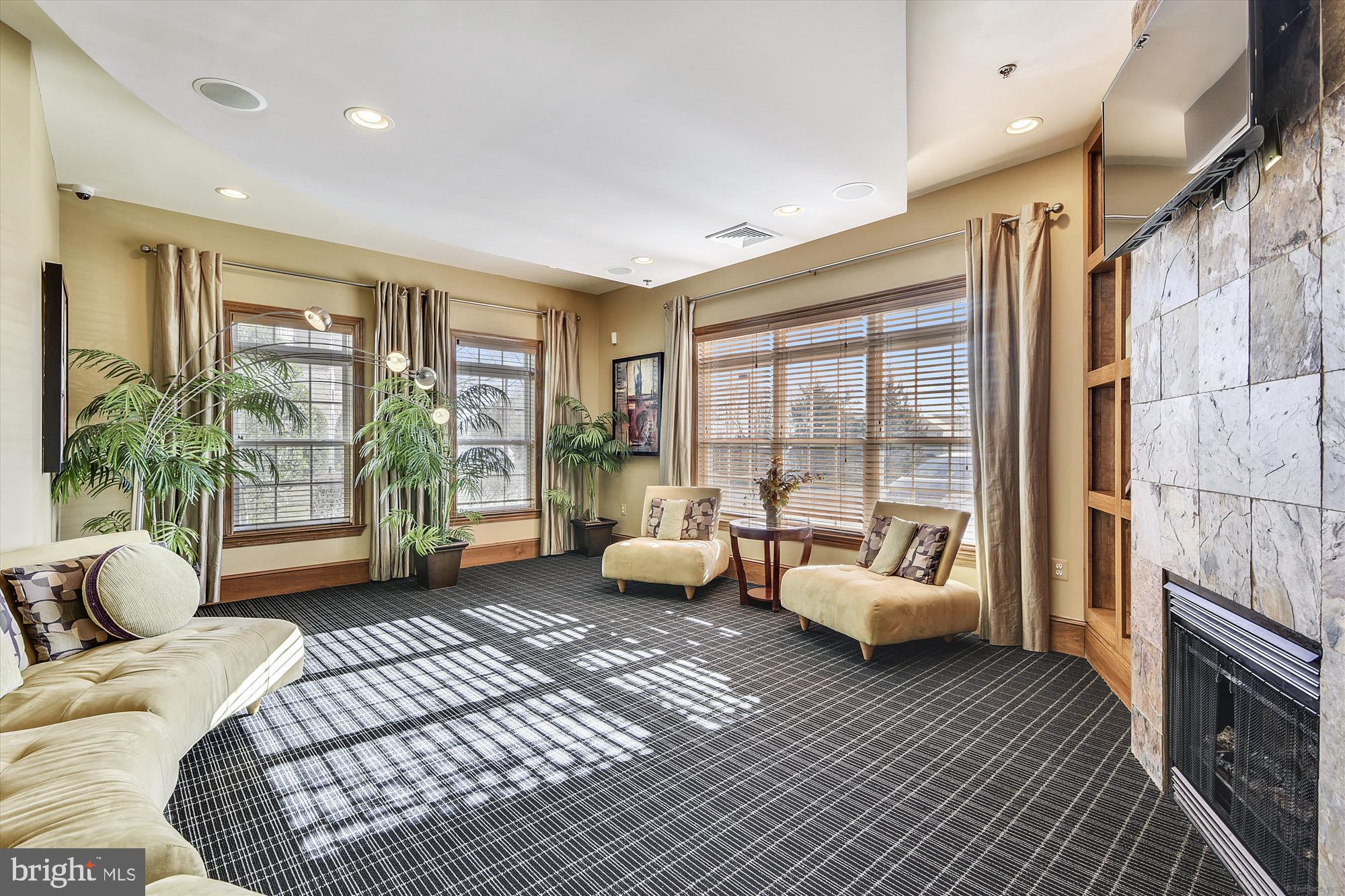 508 SUNSET VIEW TER SE #406